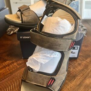 St. John's Bay Tan and Black Huron Sandals size 11 Men’s New!
